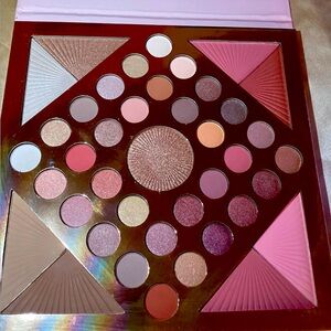 NEW Nicole Miller Blushing Neutrals All Over Face Pallet